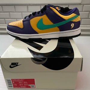 Lisa Leslie Dunks Womens Size 9 / Mens 7.5. BRAND NEW LIMITED EDITION